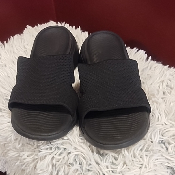sketchers Black Slide Sandals - Picture 1 of 7